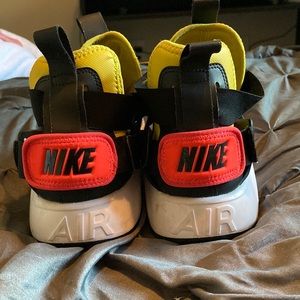 Nike shoes, color: black, blue, red, orange, and yellow Nike high top huaraches❕